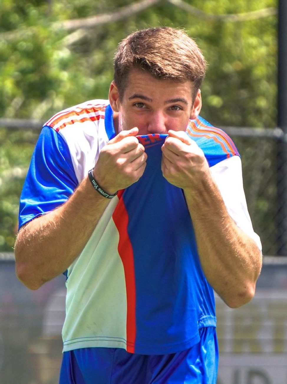 Chelsicha FC player kissing the club shirt